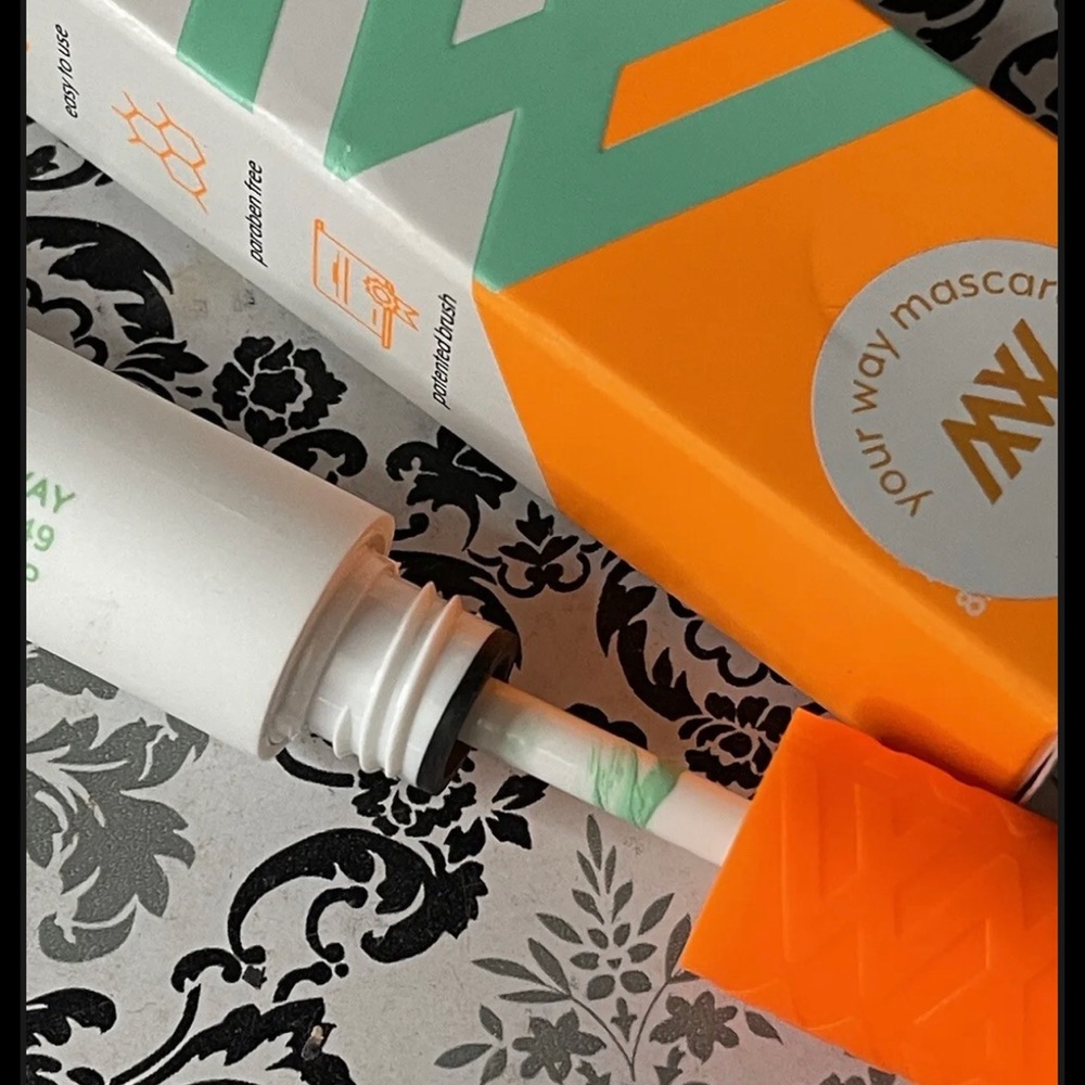 BNIB Meloway Your Way Mascara in Mint Creme
